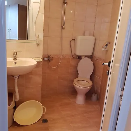 хотел краси 2*